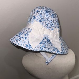 Janie and Jack floral blue hat. White bow. 6-12 months.